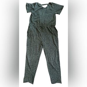 Treasure and Bonds Girls jumpers Size 10-12